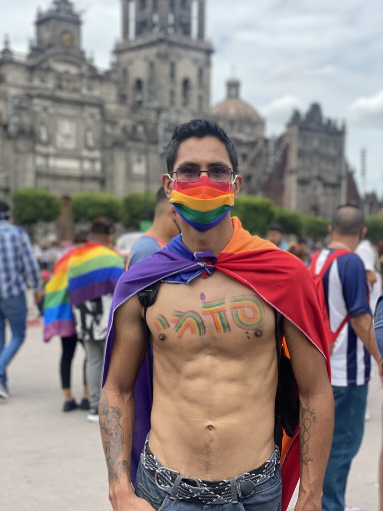 Hombre gay en CDMX pride orgullo gay LGBTQ